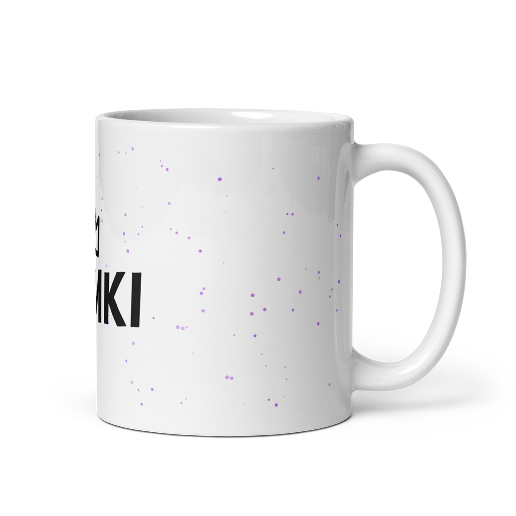 Taza ZOMKI Crew blanca con confeti lila, vista lateral con el asa a la derecha