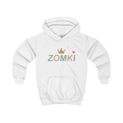 Maqueta del proveedor: sudadera infantil blanca AWDis JH001J con estampado ZOMKI menta y melocotón, corona y corazón.