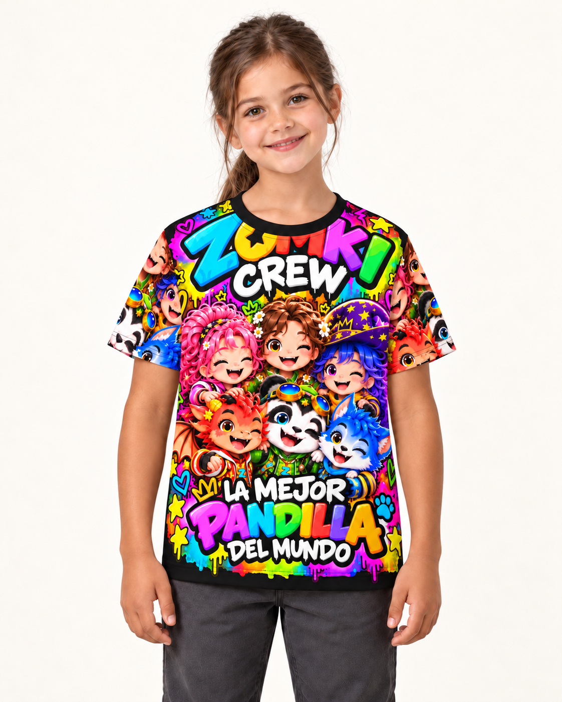 Camiseta juvenil ZOMKI Crew sobre nueva modelo infantil generada con IA, vista frontal.