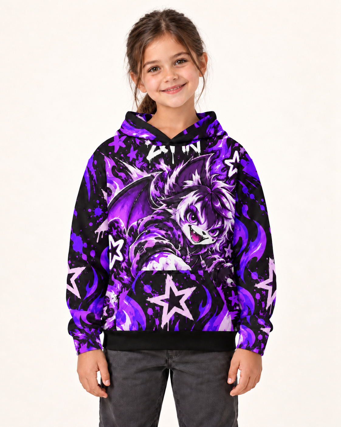 Sudadera juvenil ZOMKI Monsters Lyra sobre nueva modelo infantil generada con IA