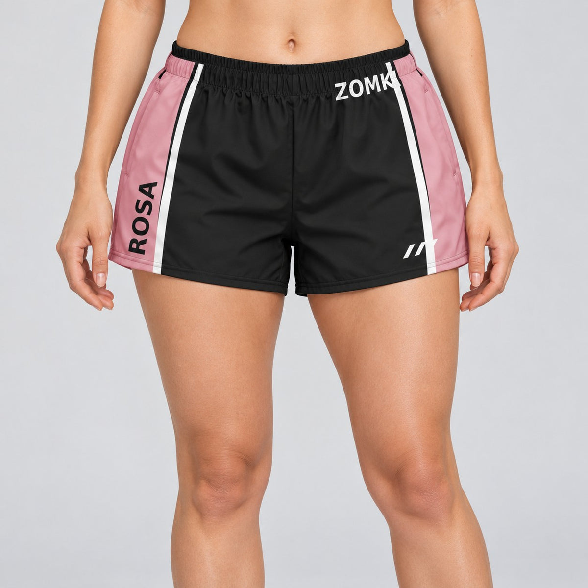 Modelo con Pantalón corto de correr mujer ZOMKI ROSA · Curve Run. Se vende únicamente esta prenda. Visualización creada con IA; vistas oficiales en galería.