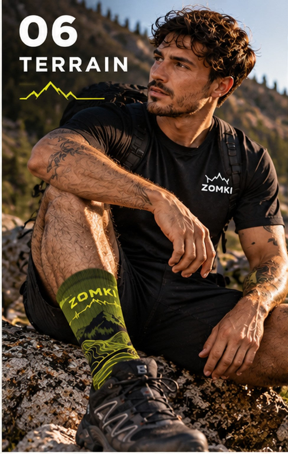 ZOMKI 06 Terrain: modelo de montaña con calcetines verde oliva y lima